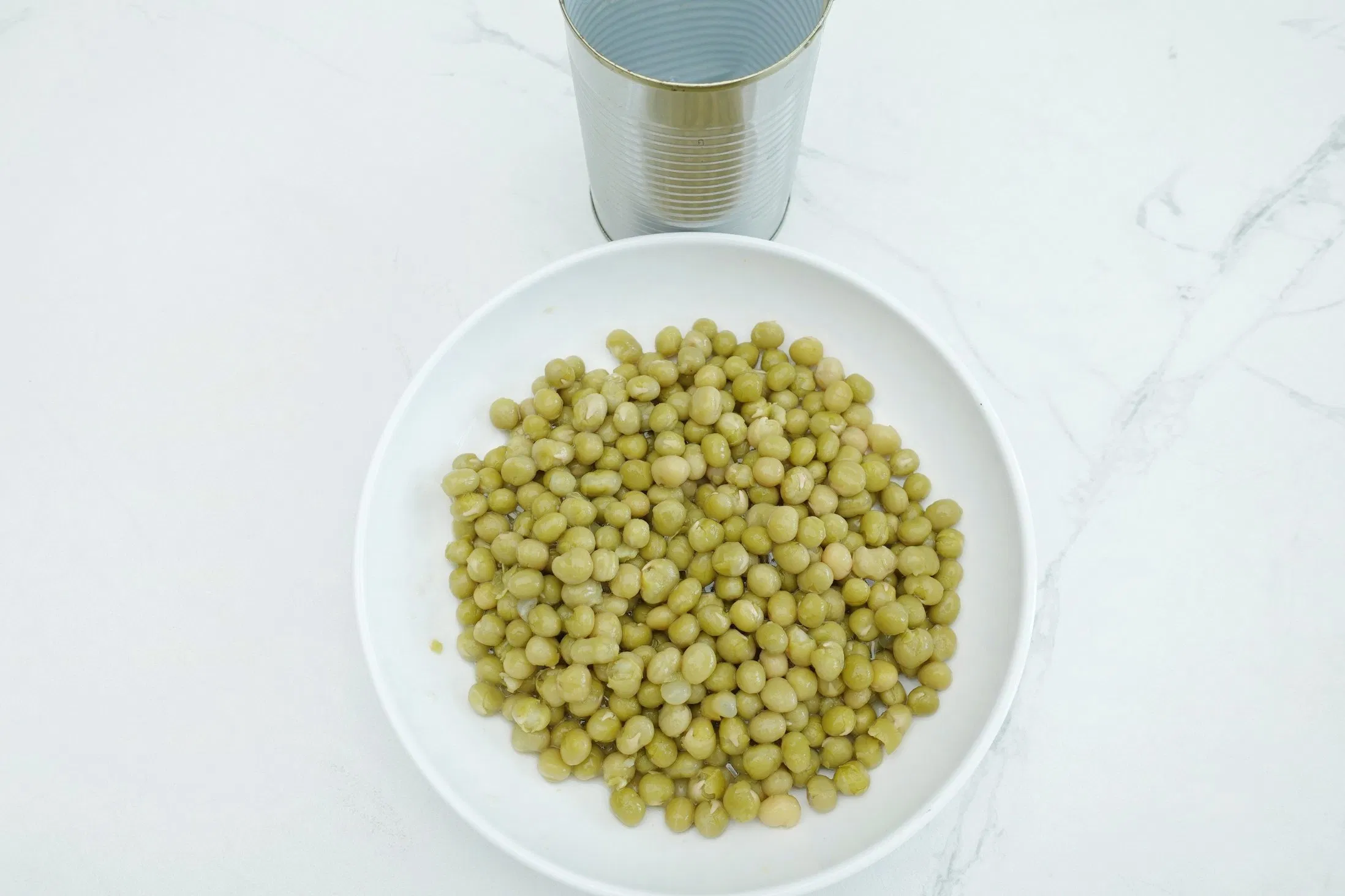 Guisantes verdes dulces enlatados