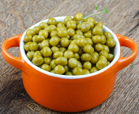 Guisantes verdes enlatados naturales y nutritivos, vegetal enlatado conveniente