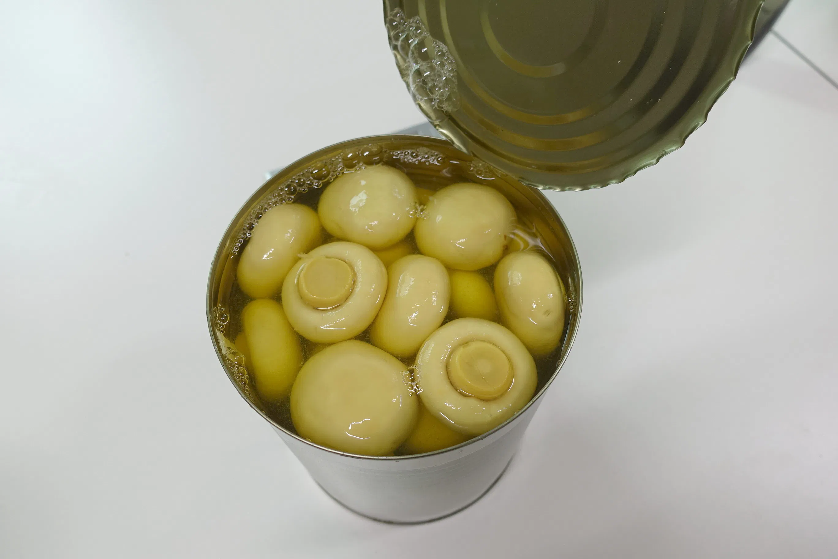 Champiñón enlatado entero 400g en salmuera