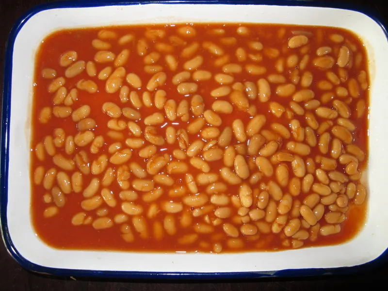 Frijoles en salsa de tomate