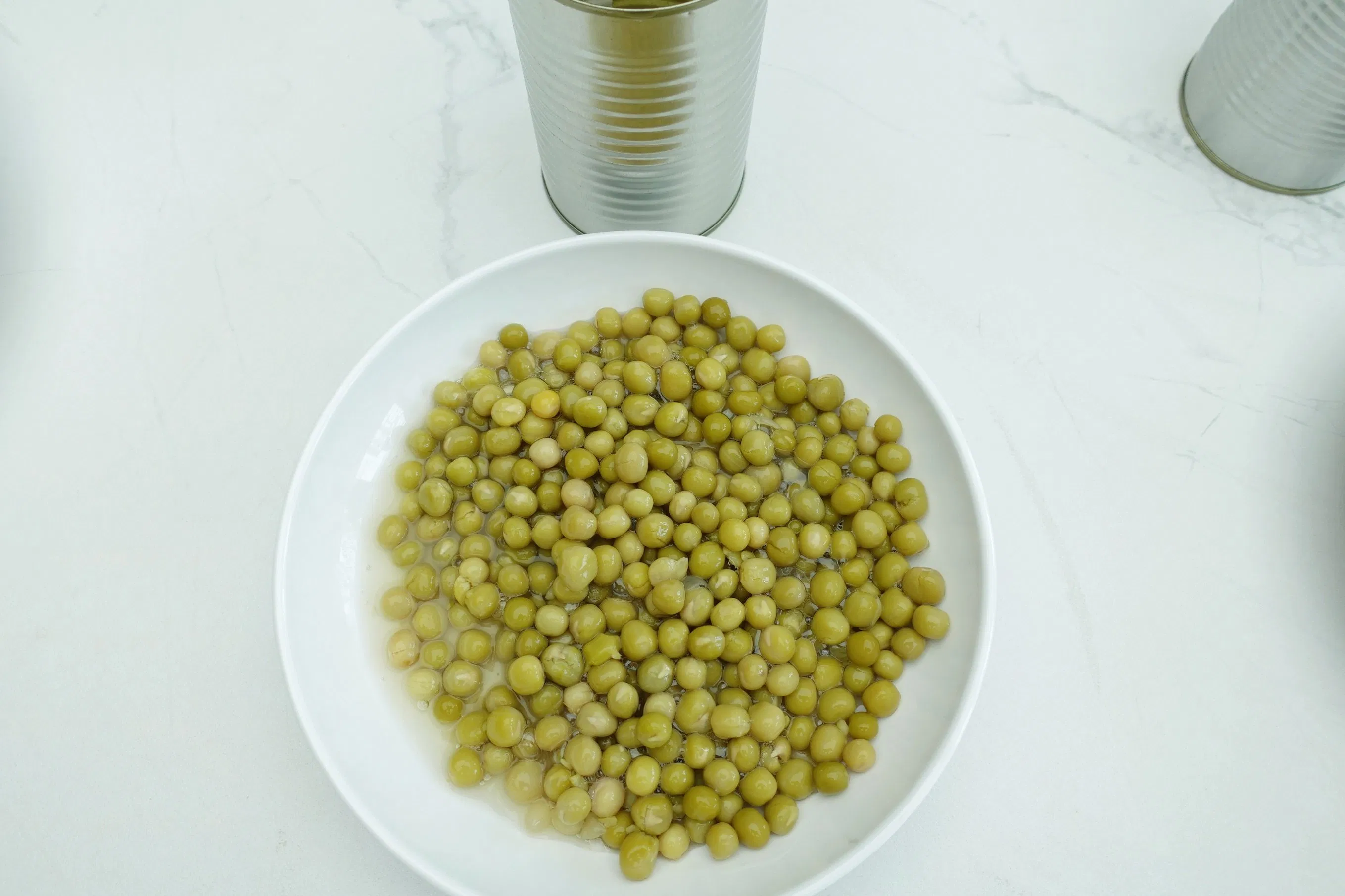 Guisantes verdes dulces enlatados