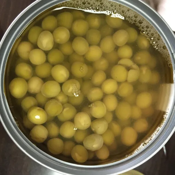 Guisantes verdes enlatados altamente deliciosos