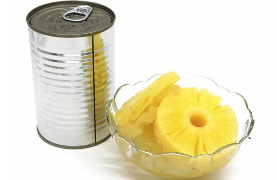 Fruta enlatada de piña en rodajas