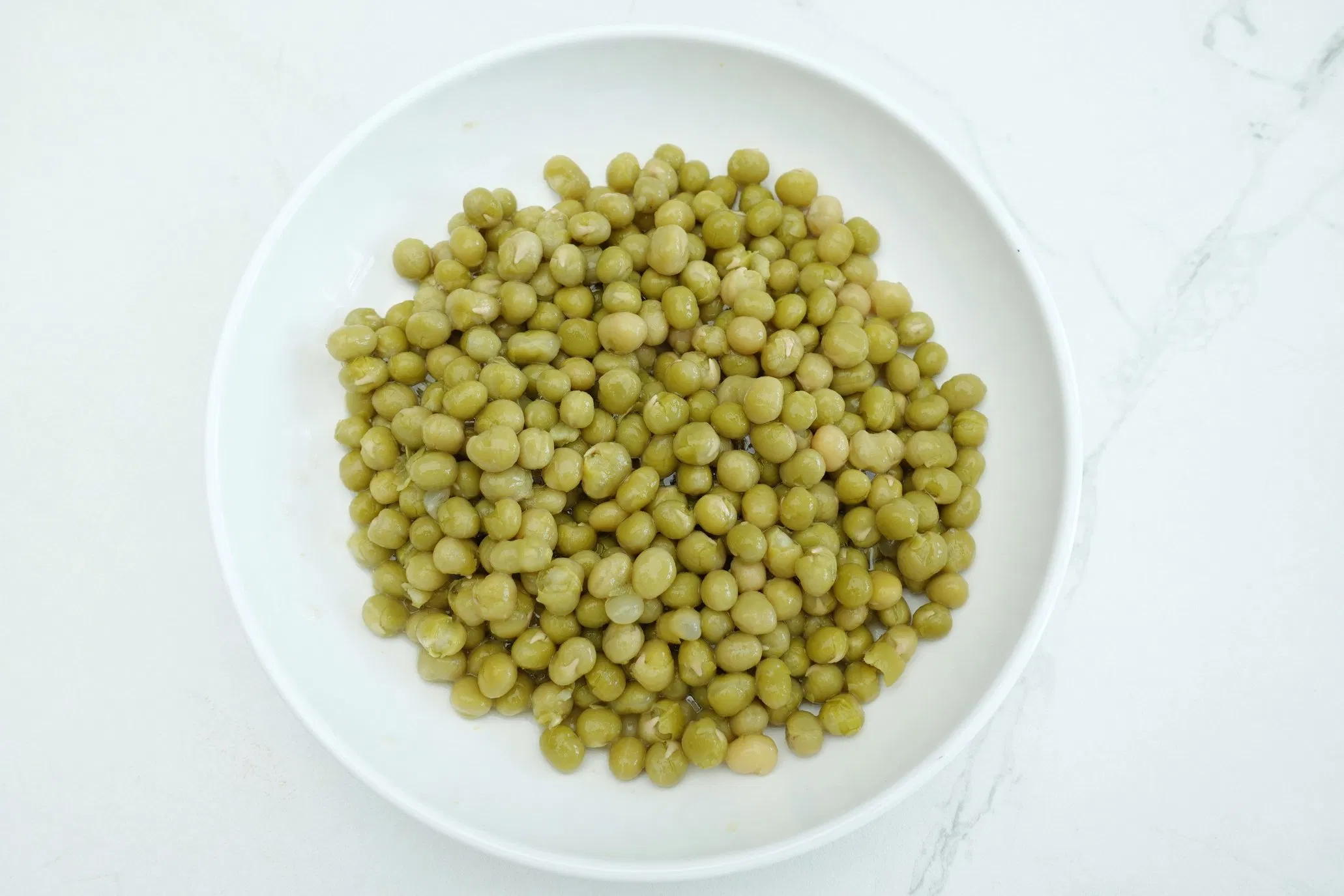 Guisantes verdes dulces enlatados