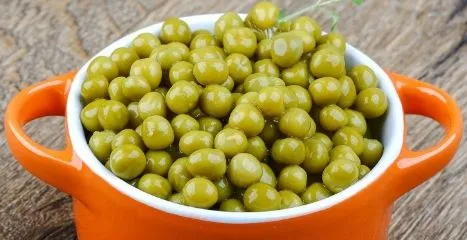 Guisantes verdes enlatados naturales y nutritivos, vegetal enlatado conveniente