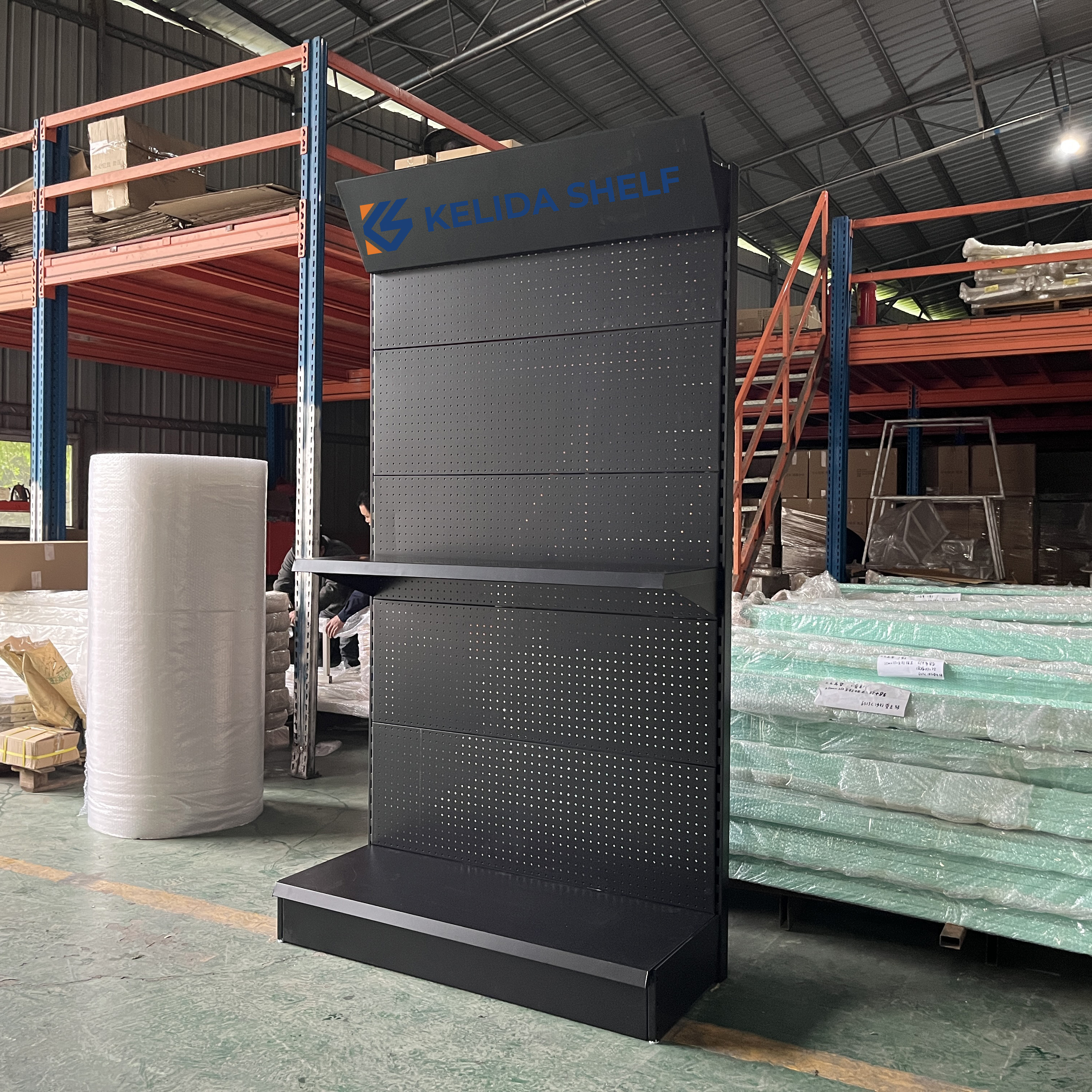 Modern Minimalist Metal Pegboard Display Rack Floor Type Multi-layer Retail Display Shelves for Boutique Store