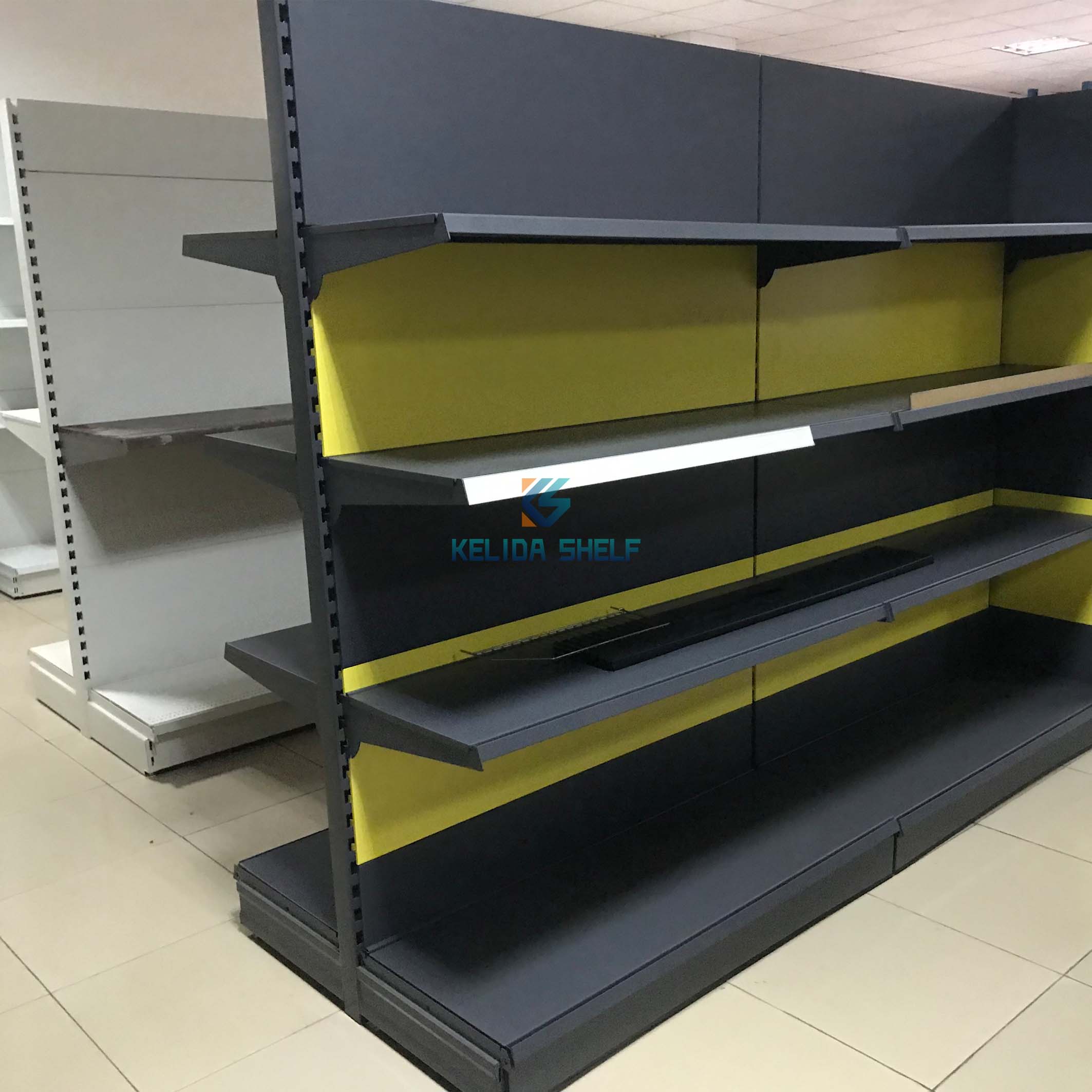 Gondola Shelf Display Setup 3