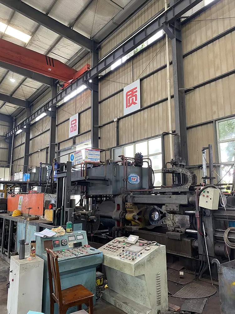 Hydraulic extrusion press for copper alloy rod and bar manufacturing