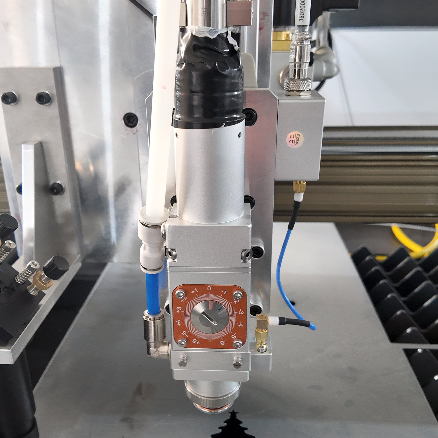 Pack And Ship Immediately Hybrid CO2 Laser Cutting And Engraving Machine /Versatile 2-in-1 CO2 Laser