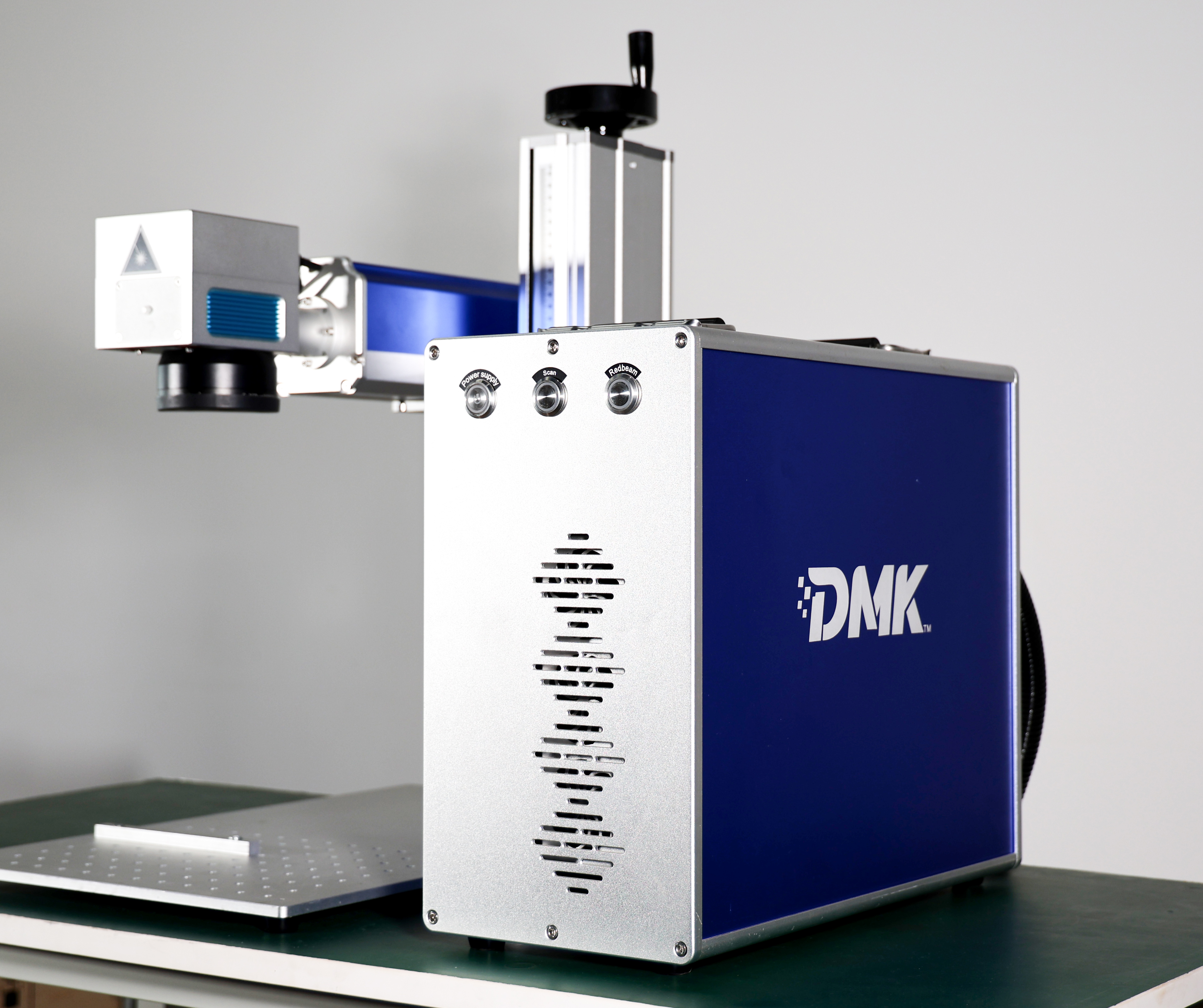DMK Fiber Laser Marking Machine High-Precision Fiber Split Type Laser Marking Machine For Metal Industrial Parts
