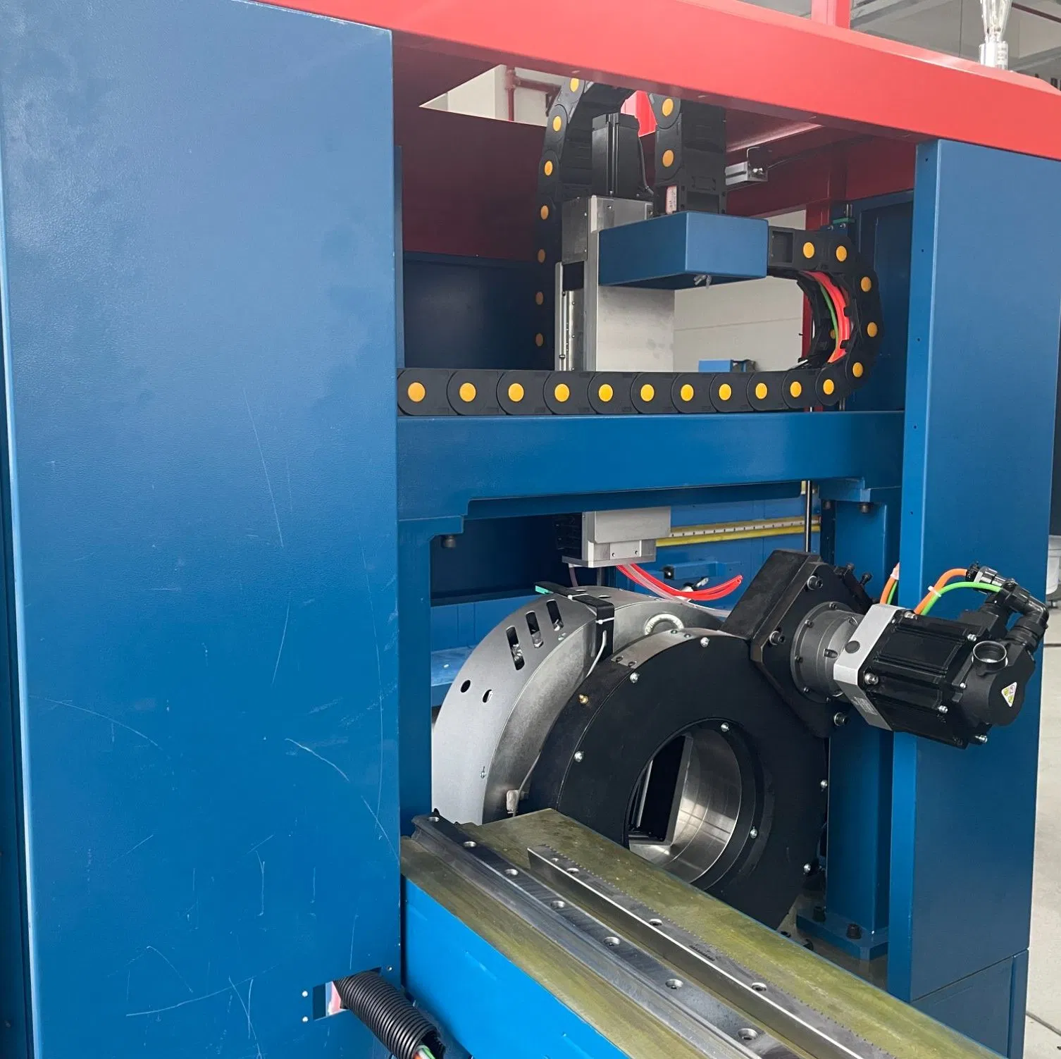 2025 The Most Advanced Tube Laser Cutting Machine Pipe Metal Steel Engraving Machine Fast Speed