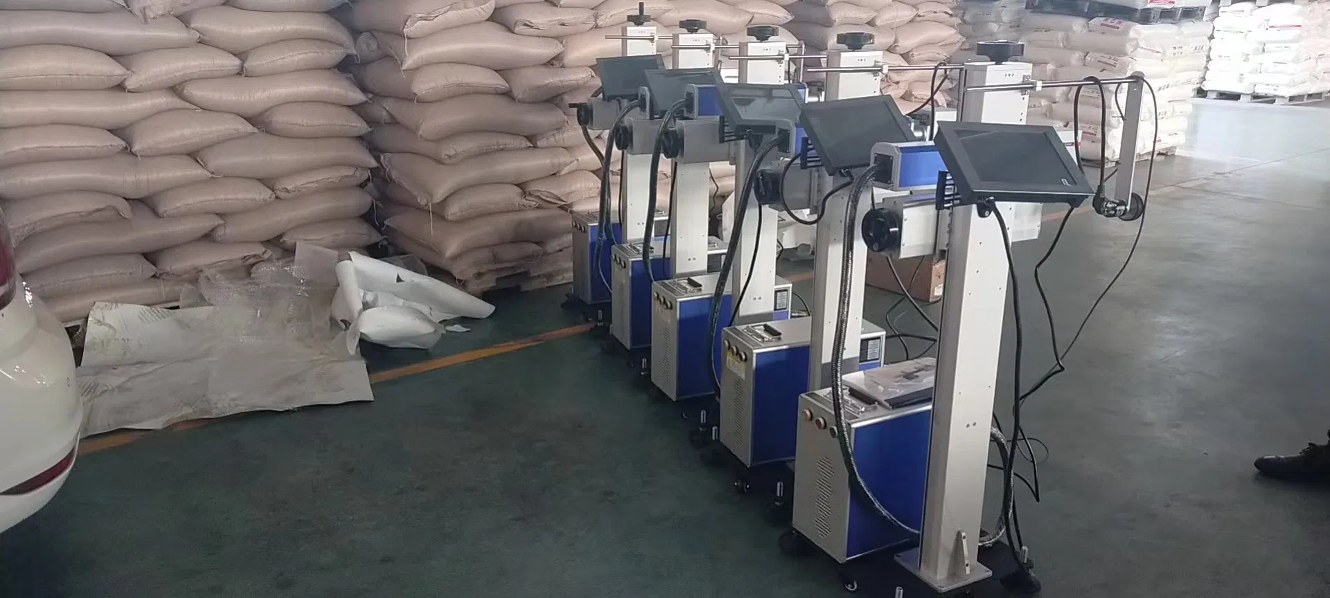 30W Fast Speed Batch Coding and Expire Date Code Online Flying Laser Marking Machine for Glass Plastic Bottle