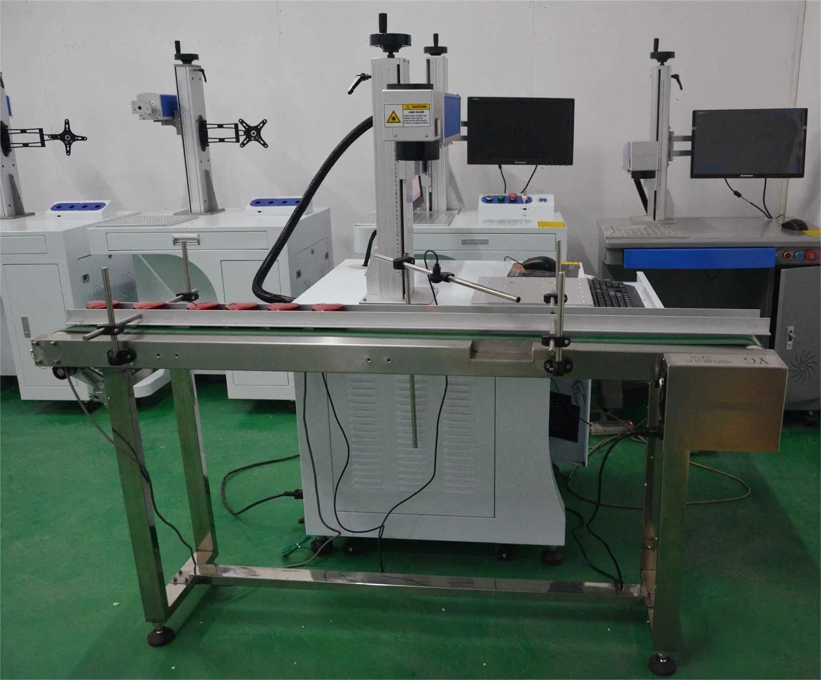 Conveyor Belt 10W 30W Online Flying CO2 Galvo Laser Marking Batch Coding Machine Laser Printer for Pet Bottles in Water Filling