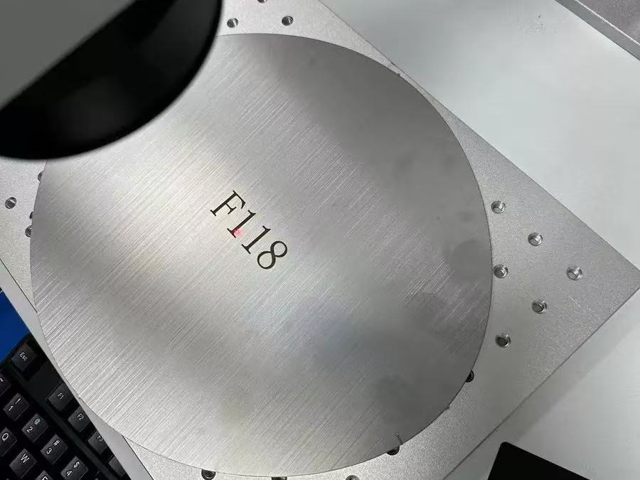 2024 CHZOM Top Sale Automatic Laser Marking Machine for Metal Logo Engraving with Pen Plate