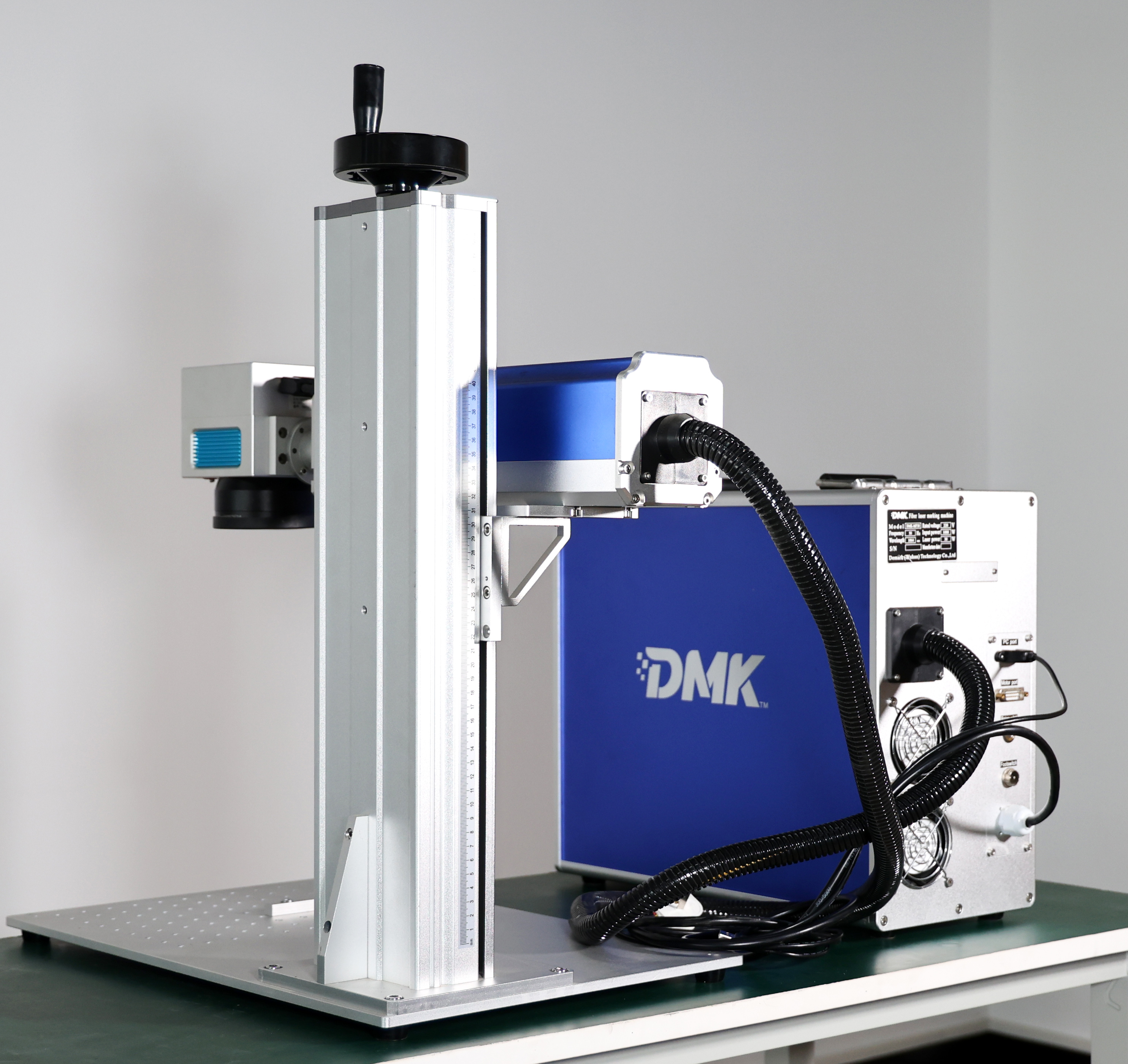 DMK Fiber Laser Marking Machine High-Precision Fiber Split Type Laser Marking Machine For Metal Industrial Parts