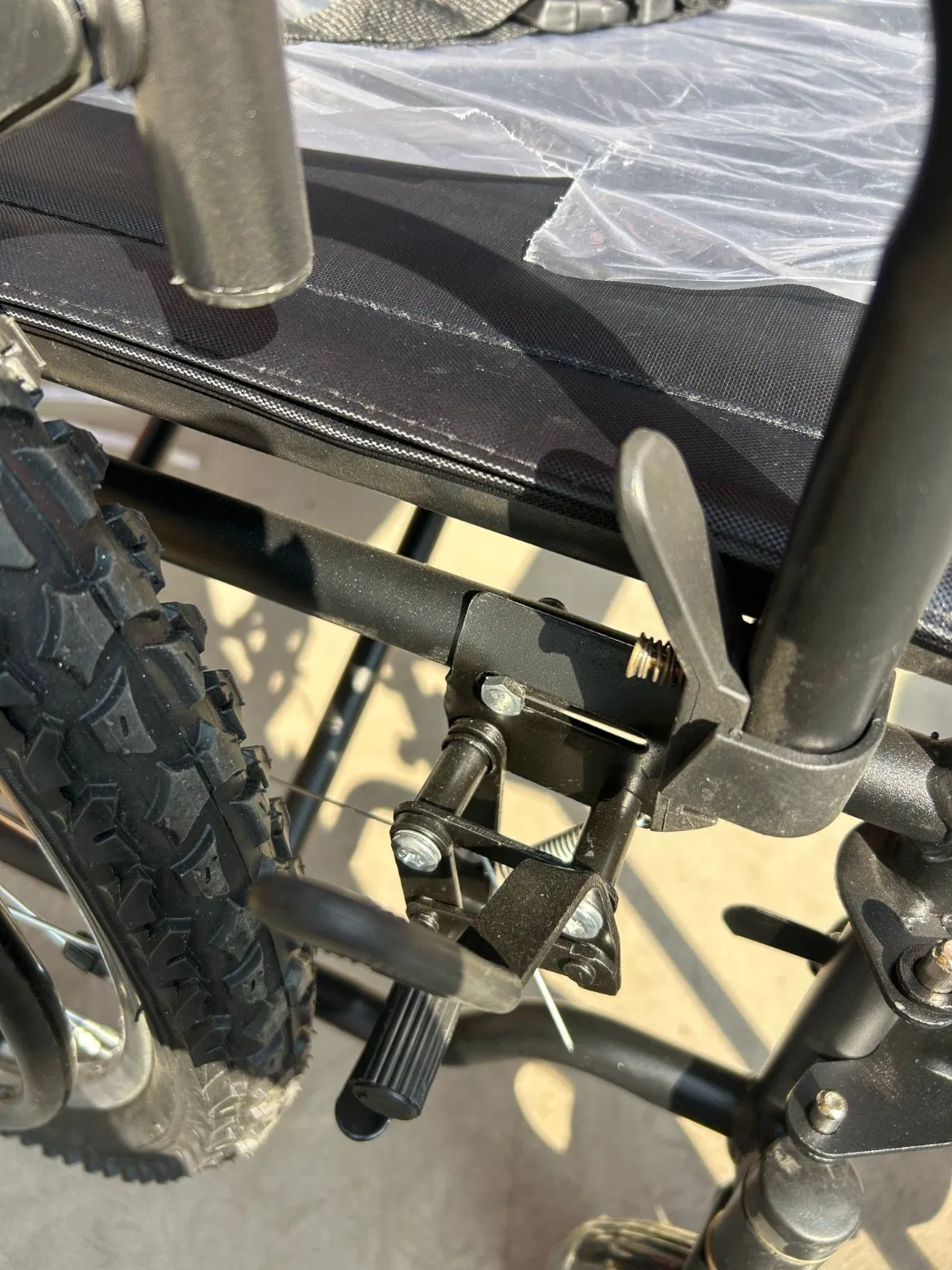 High Quality Folding All Terrain Manual Mobility Scooter Heavy Duty Wheelchair Bme4617tt