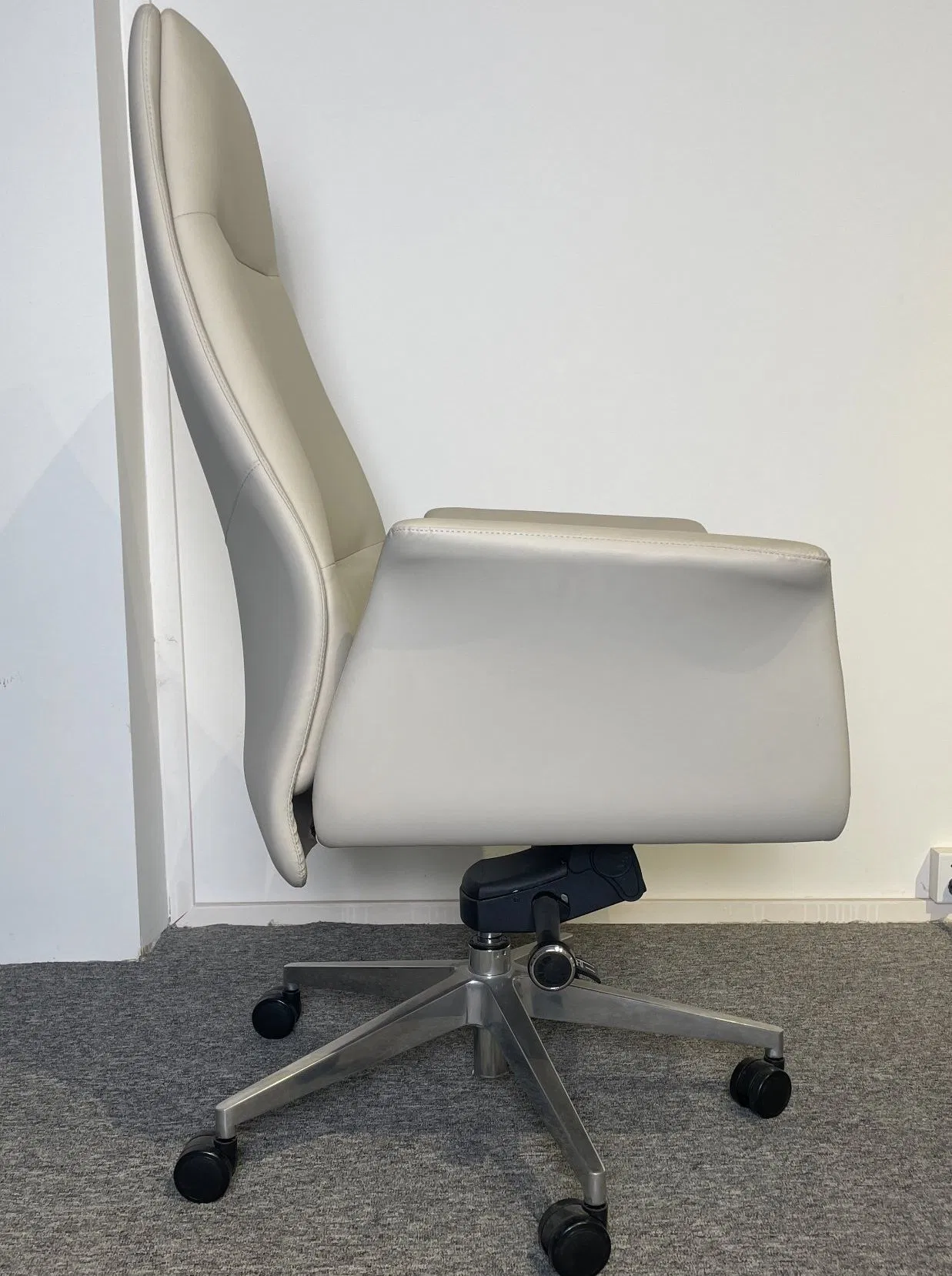 Ergonomic Leather Office Chair with Adjustable Height and Wheels
