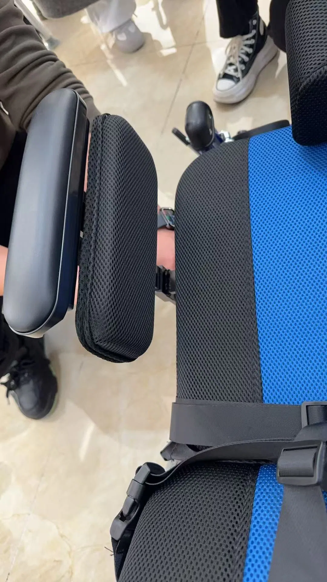 China Best Price Reclining Lightweight Pediatric Wheelchair for Cp Children and Adults