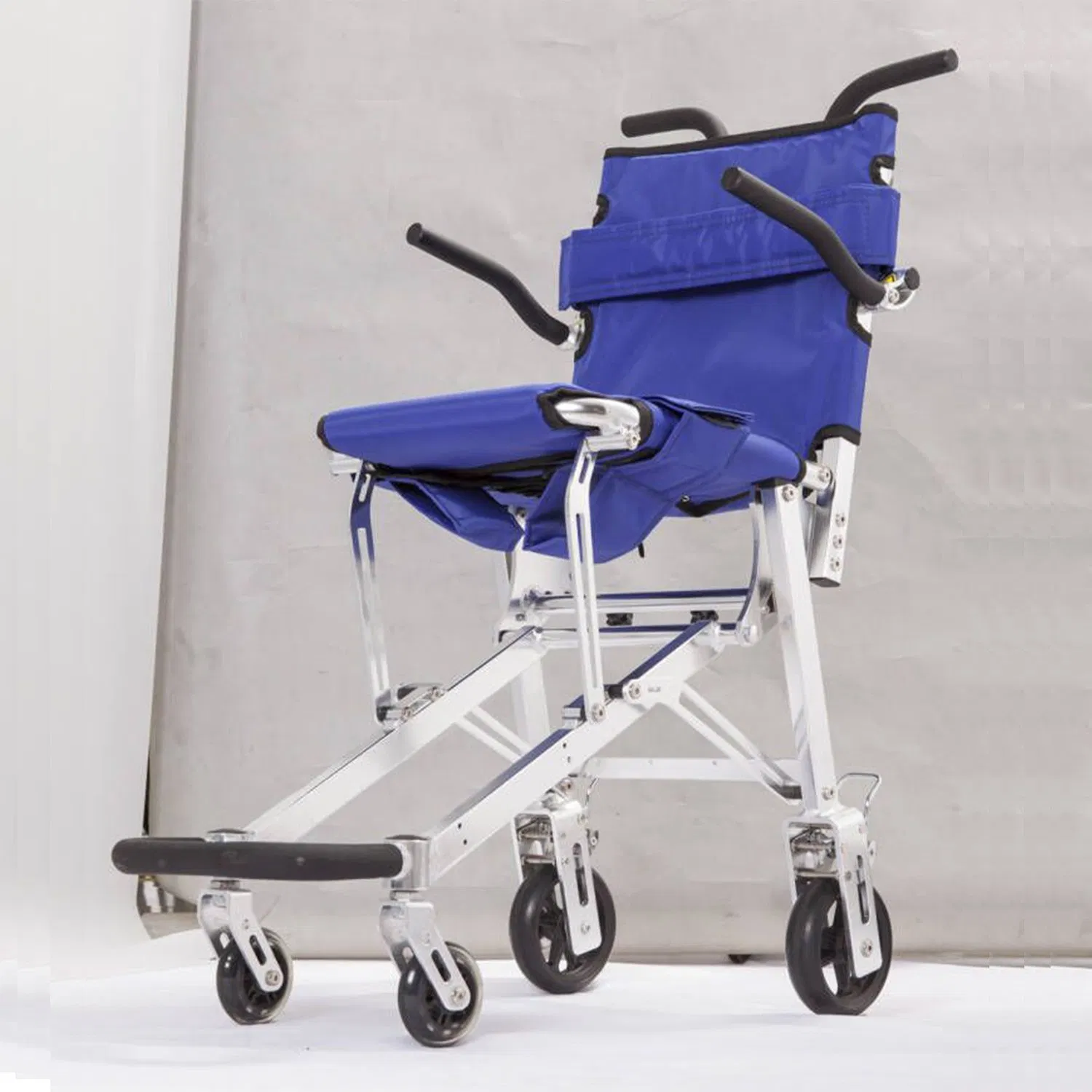 Portable Medical Compact Mobility Aluminum Lightweight Transport Wheelchair for Handicapped