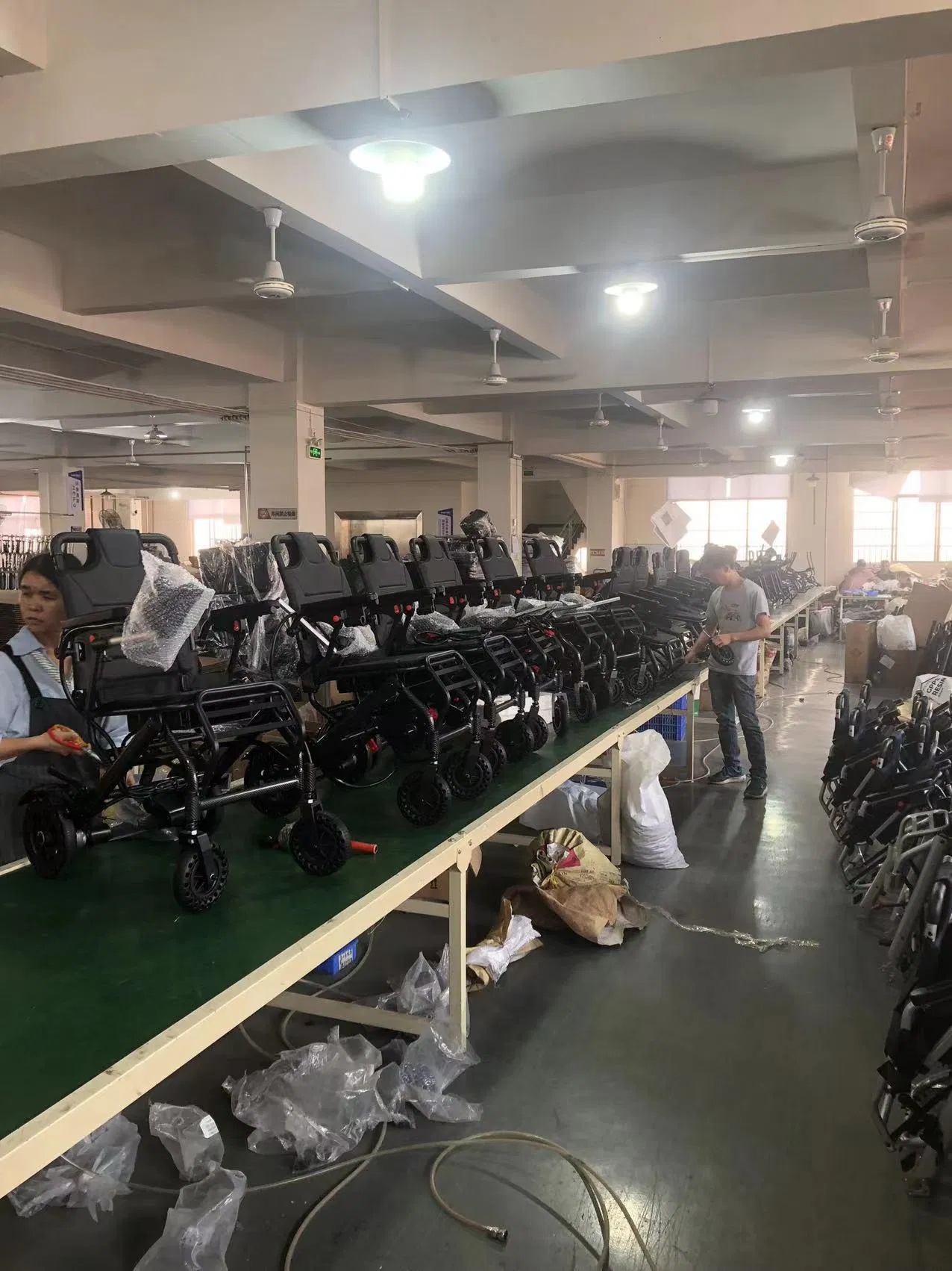 Steel Luxurious Recling Mobility Power Wheelchair for Indoor Using