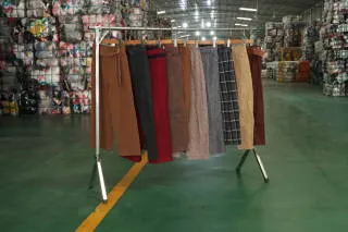 Fardos de ropa usada seleccionada