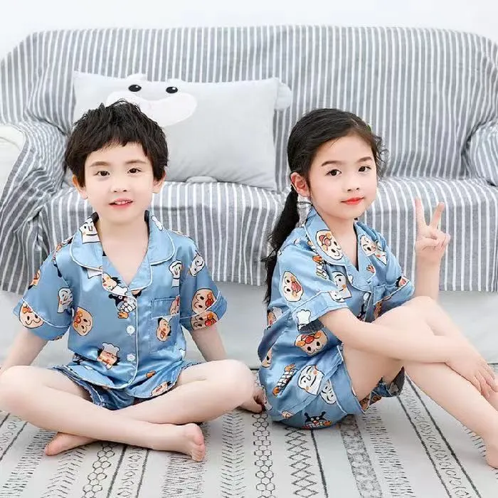 Pijamas de satén para niños