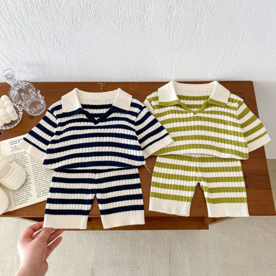 Conjunto de ropa de verano chic casual de punto para bebés y niños, camiseta de manga corta con cuello polo a rayas + pantalones de punto