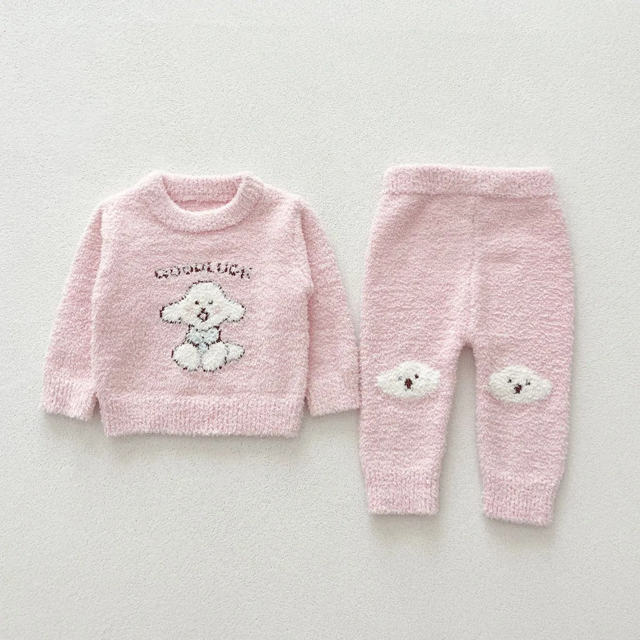 Conjunto de dos piezas de pijama de otoño e invierno para bebés y niños, ropa de punto para niñas, pantalones y top de terciopelo cálido con estampado de perro rosa, ideal para casa