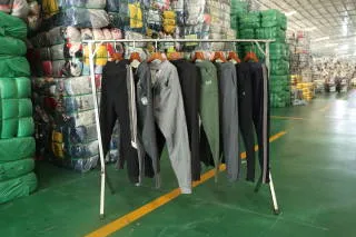 Control de calidad en fardos de ropa