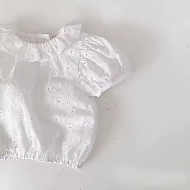 Camiseta de algodón de manga corta de alta calidad para niñas, ropa infantil para el verano. 25-Piece Diseño de encaje abierto, estilo de muñeca a la moda