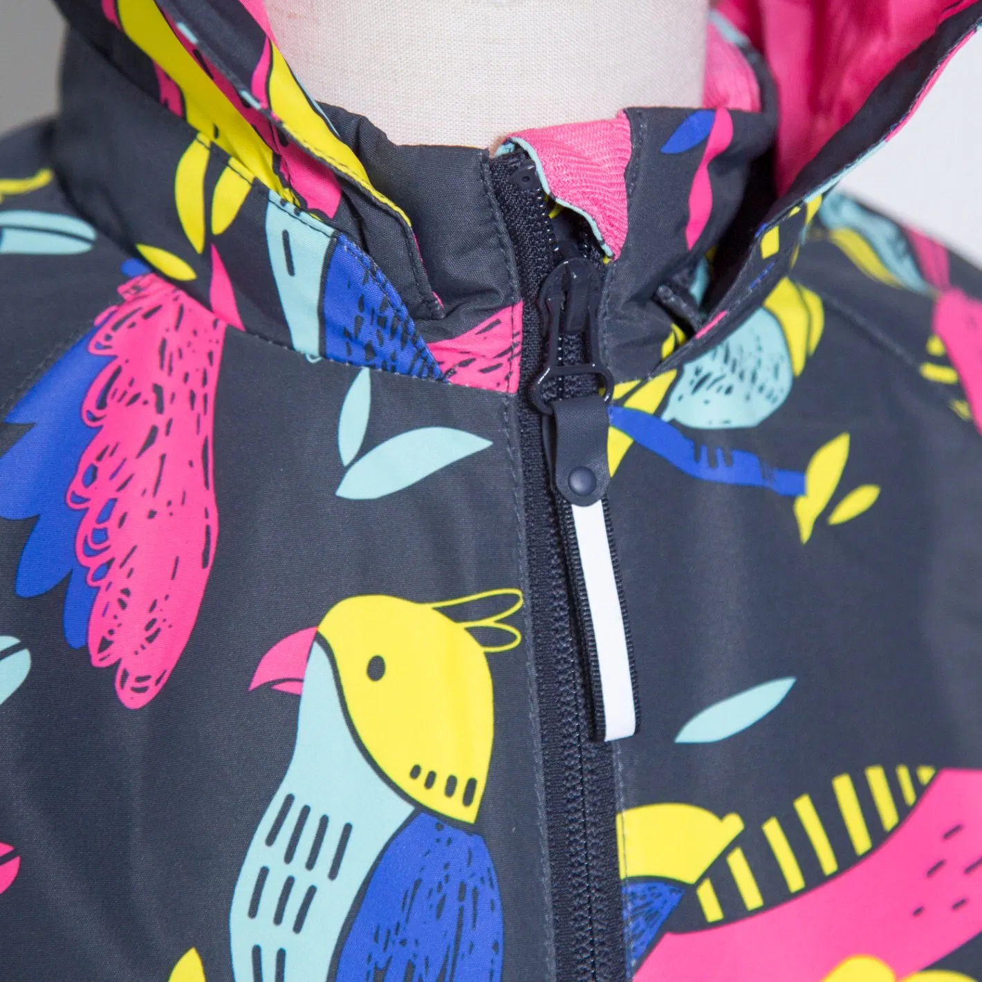 Chaqueta con capucha para niños con estampado de loro colorido, abrigo cálido y a prueba de viento para niños