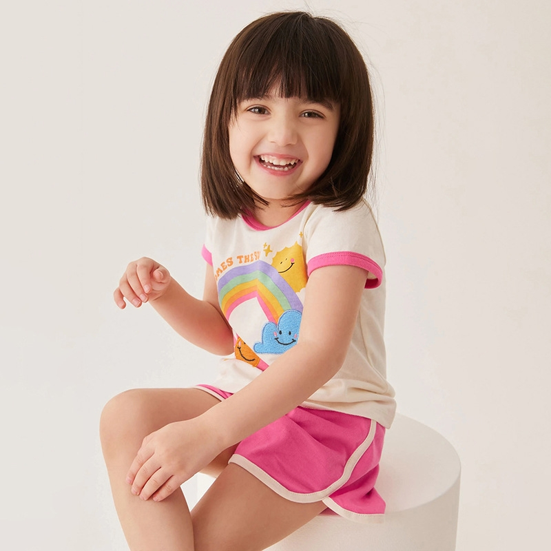 Ropa de verano 2024 Lovely and Fashion niños niña niño niño pequeño Camiseta con estampado de arco iris y pantalón corto deportivo ropa