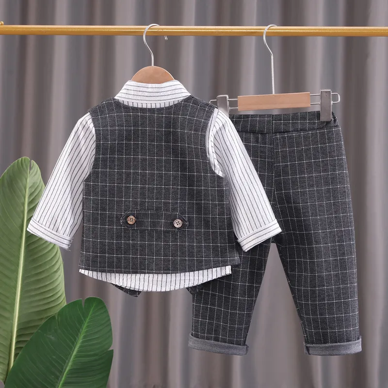 Traje elegante infantil