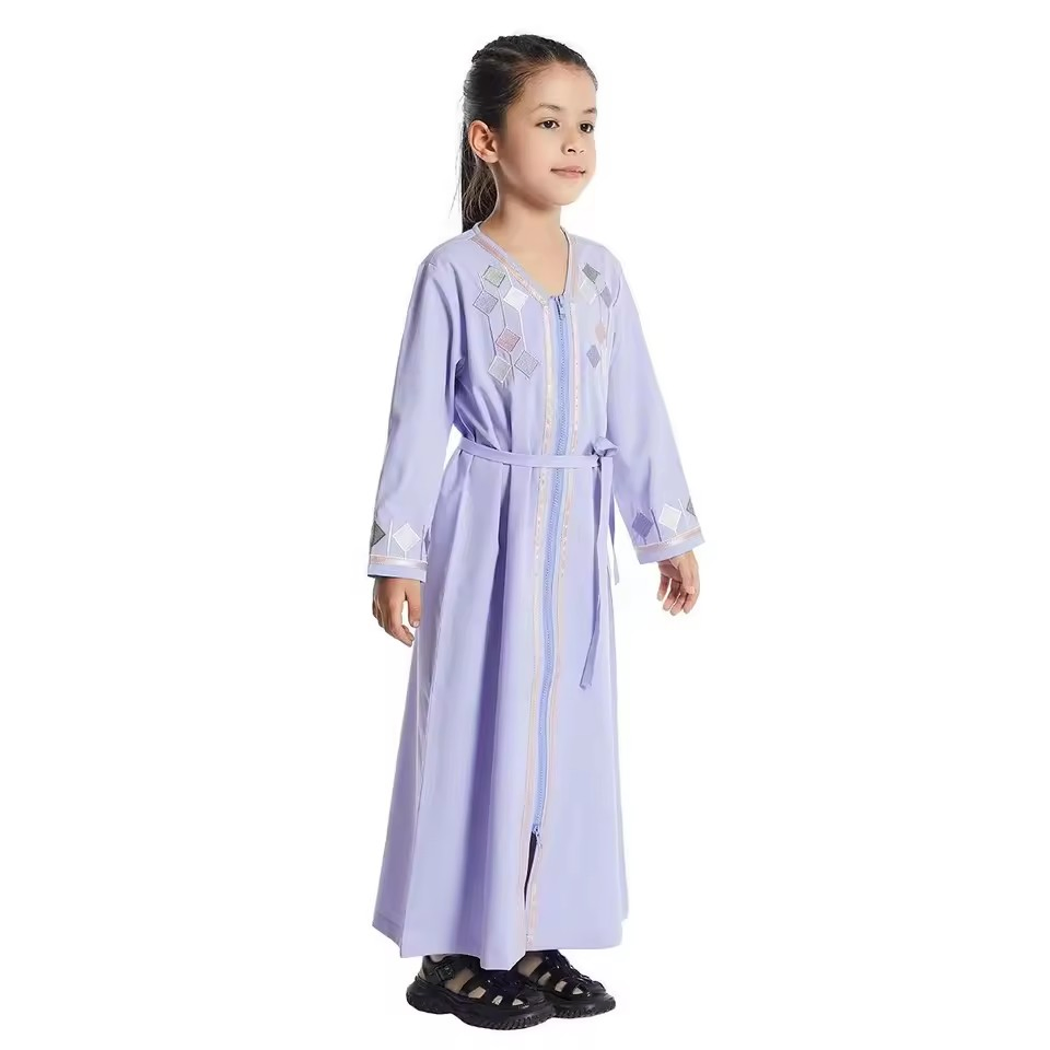 Ropa étnica islámica de alta calidad para niñas con decoraciones a rayas, túnica musulmana