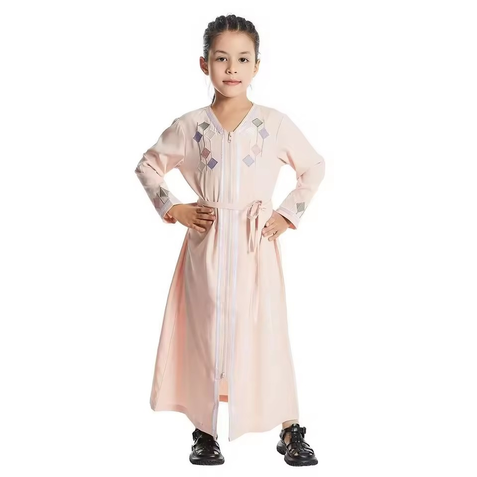 Ropa étnica islámica de alta calidad para niñas con decoraciones a rayas, túnica musulmana