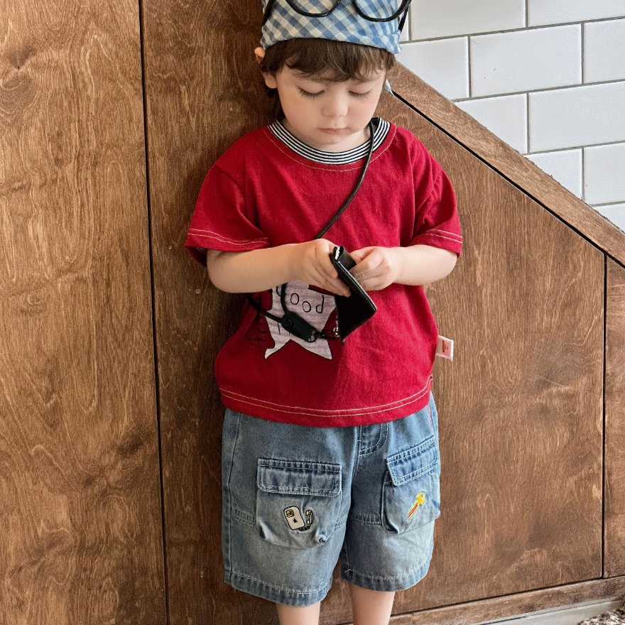 Conjunto de camiseta y pantalones cortos de mezclilla para niños para el verano