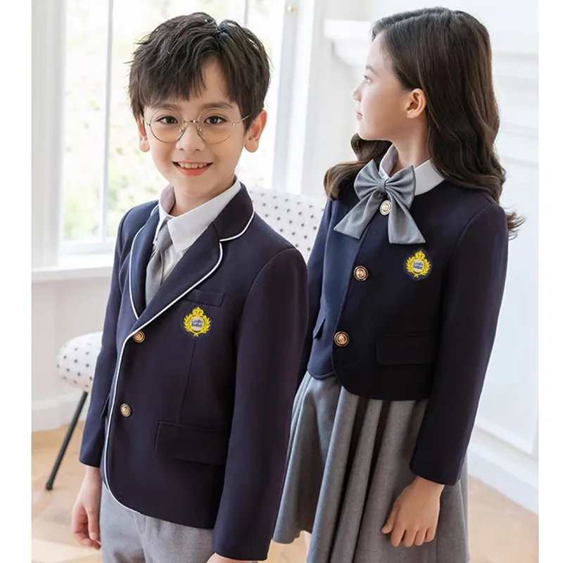 Diseño de uniformes escolares personalizados