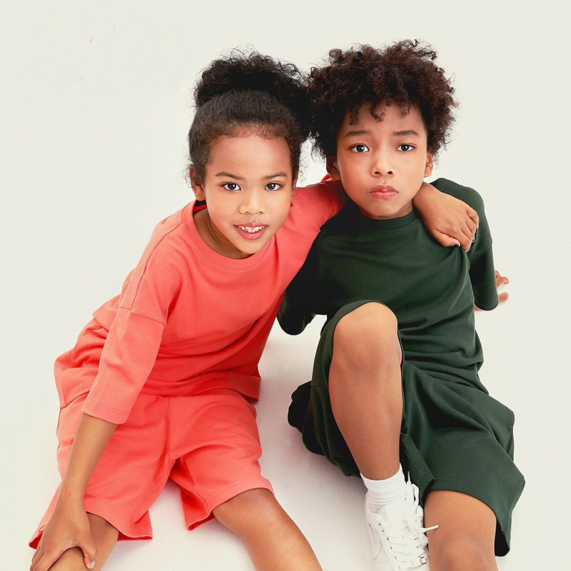 Venta al por mayor 2024 Camiseta personalizada de verano para niños y niñas 230g 100% Camiseta de algodón con hombros caídos, básica y de gran tamaño para niños, ropa de moda infantil