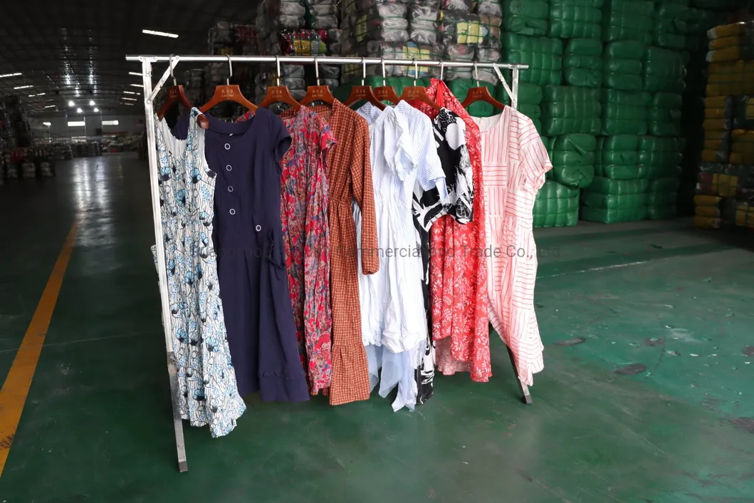 Selección de ropa de moda usada