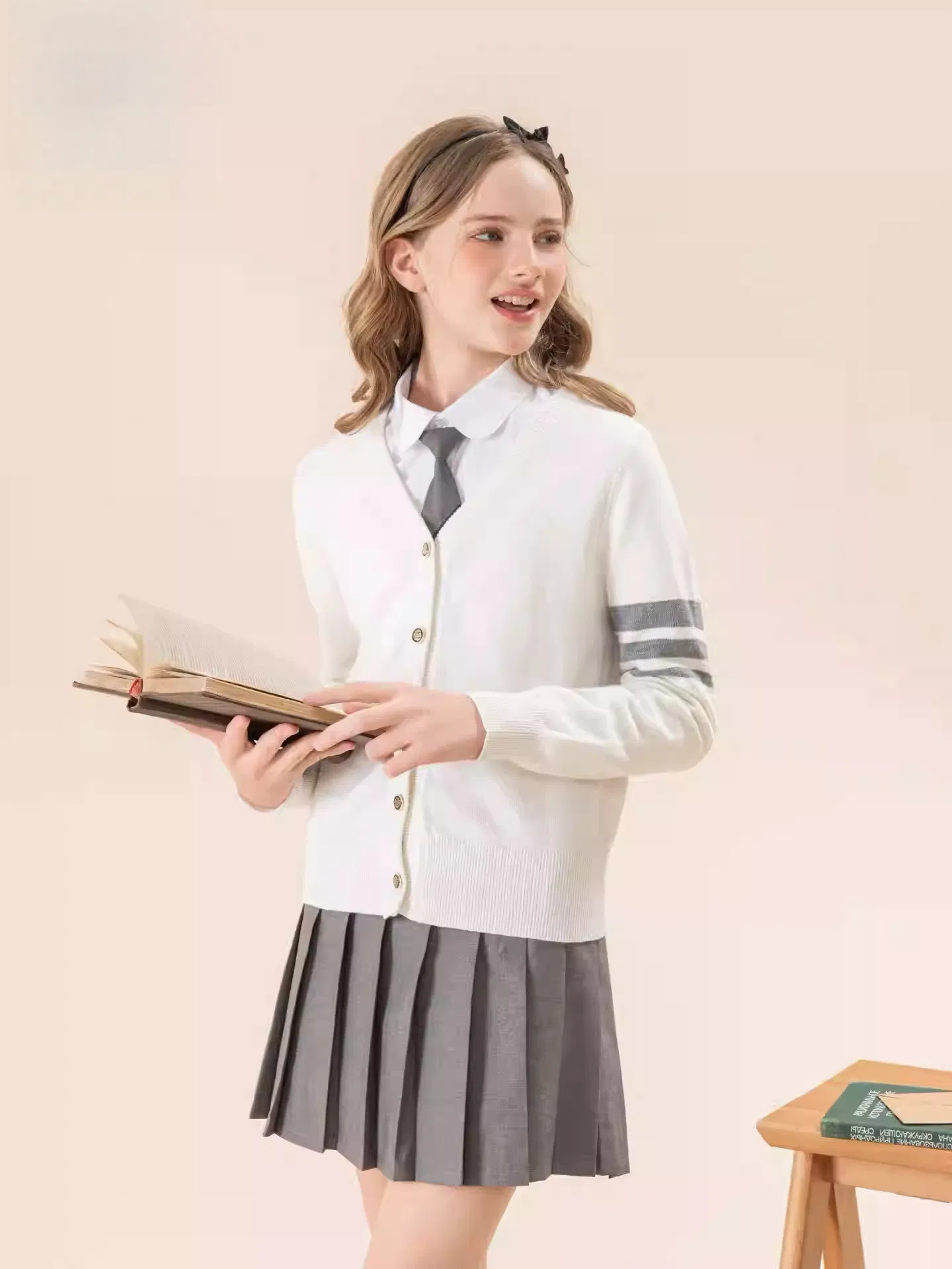 Uniforme escolar formal para niños y niñas con insignia bordada personalizada