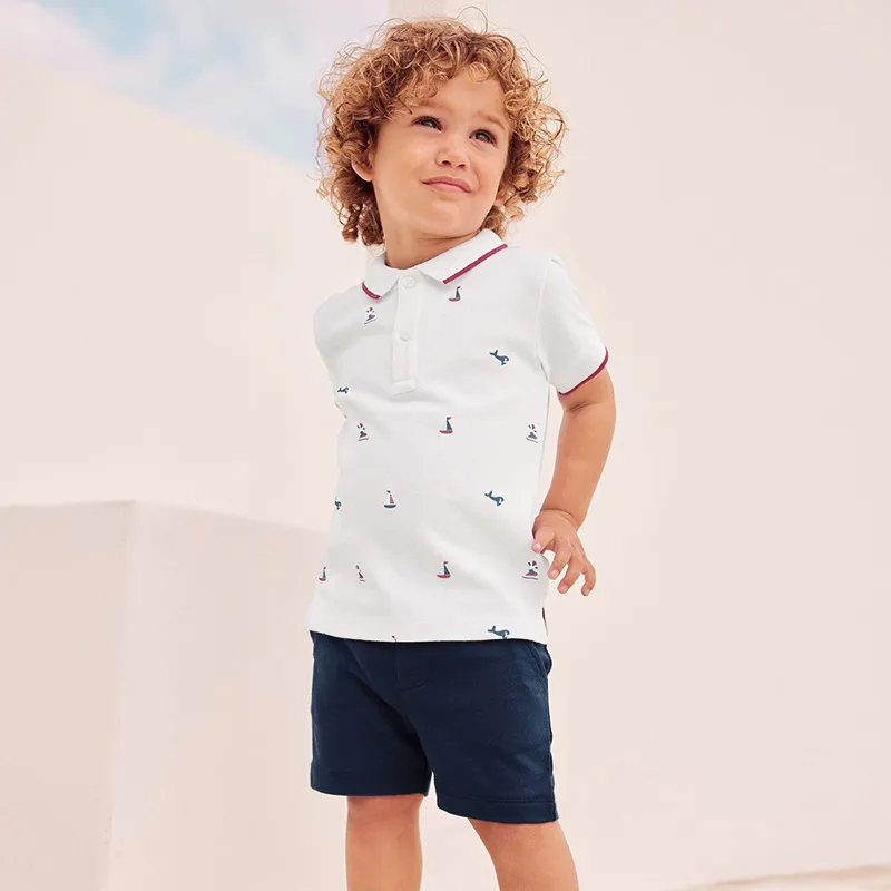 Polo de manga corta de color blanco personalizado para niños y. Pantalón corto azul marino 2pcs conjunto ropa de verano para niños