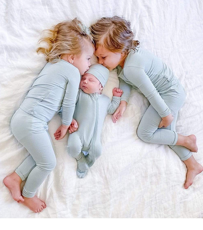 Ropa de bebé de bambú al por mayor, pijamas infantiles con patrón personalizado (parte superior + pantalones)