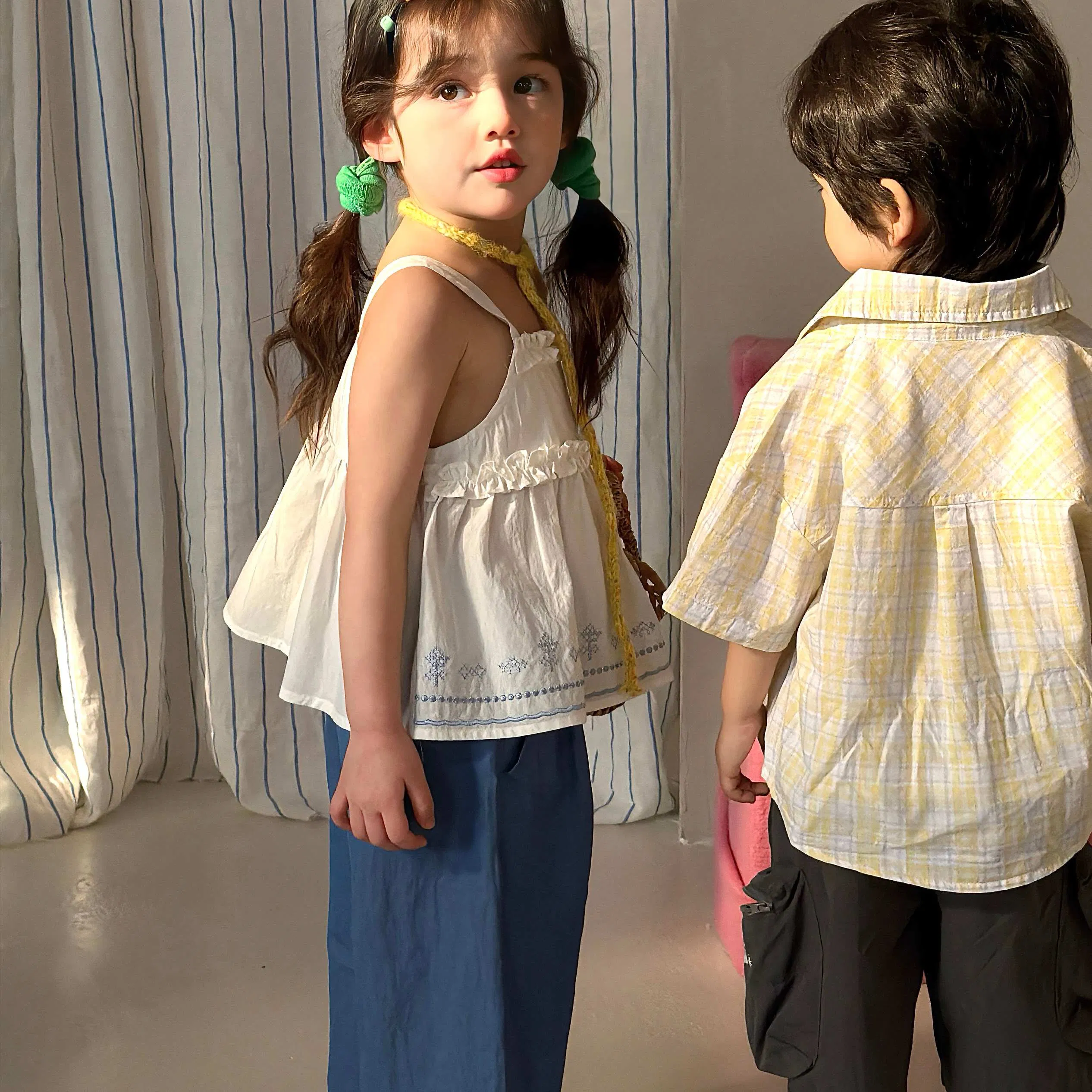 Conjunto de denim para niñas con camiseta y jeans