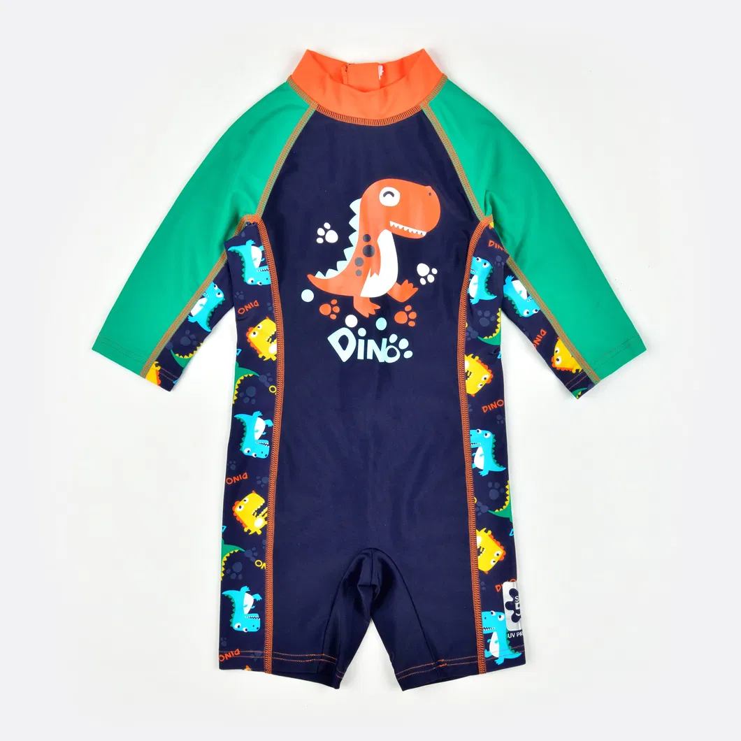 Detalle del traje de baño de dinosaurio