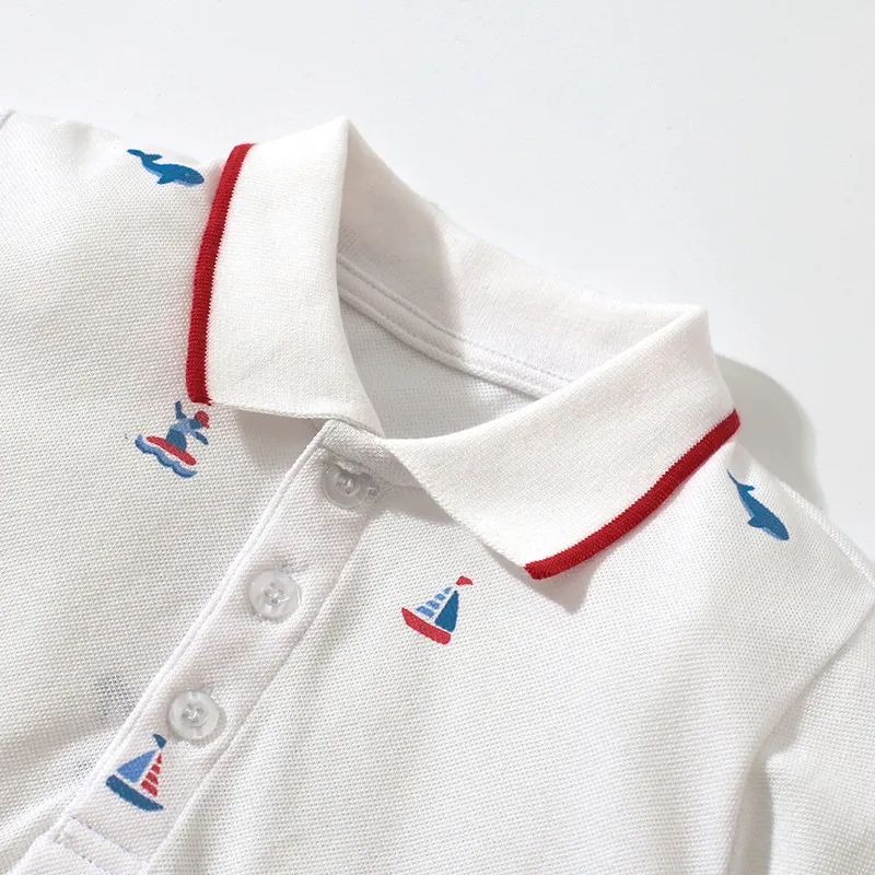 Polo de manga corta de color blanco personalizado para niños y. Pantalón corto azul marino 2pcs conjunto ropa de verano para niños