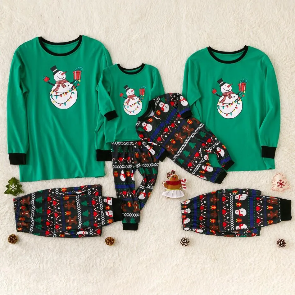 Conjunto Familiar de Navidad Pijamas a Rayas de Manga Larga a Juego con Calcetines de Navidad para Adultos y Niños