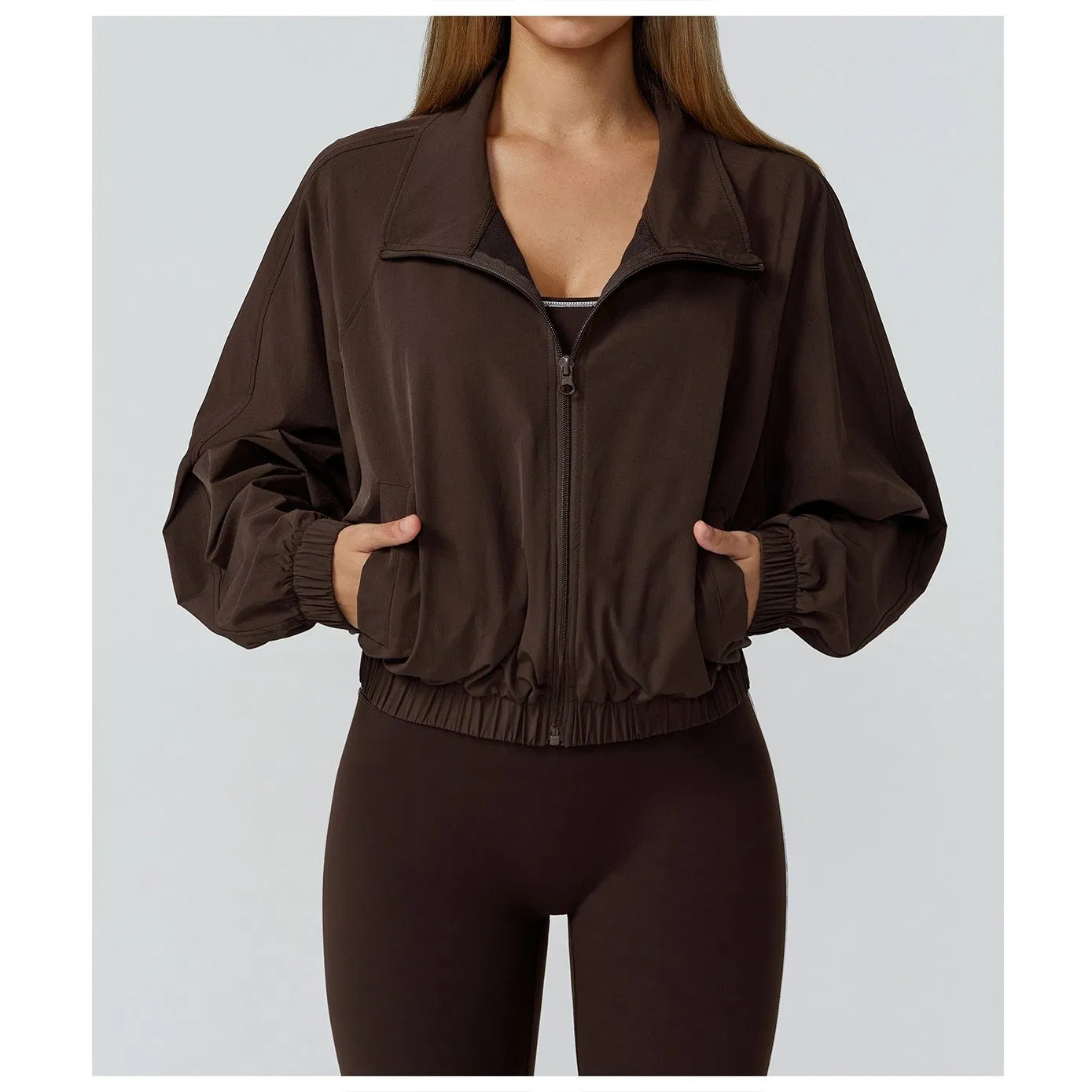 Conjunto de chándal de talla grande para mujeres con sudadera de corte relajado y pantalones de chándal. Ropa de jogging para mujeres