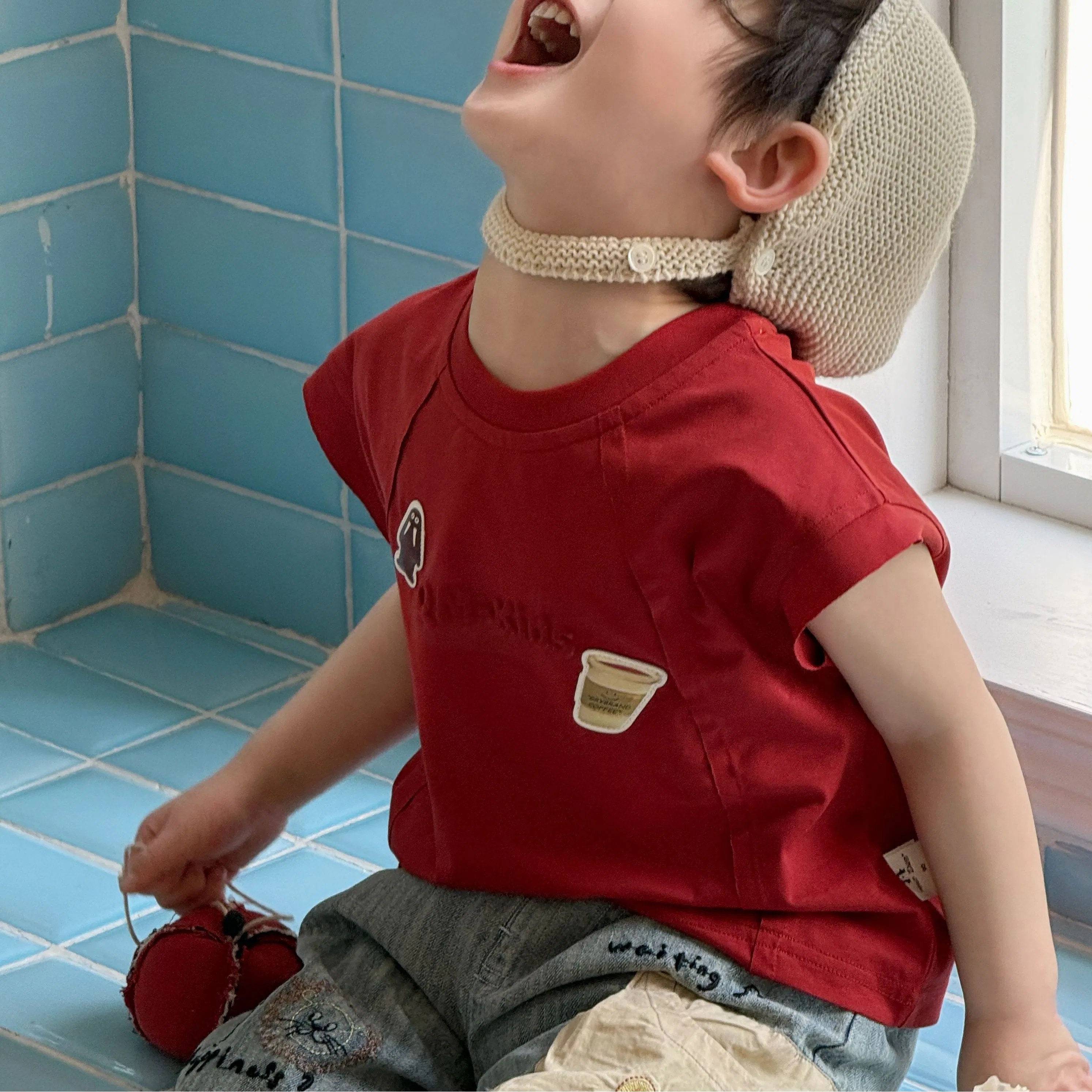 Ropa de camiseta para niños con pantalones cortos de mezclilla para conjuntos completos de niños