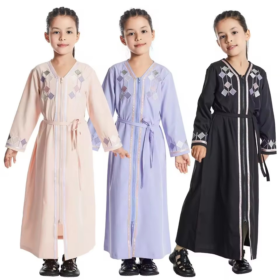 Ropa étnica islámica de alta calidad para niñas con decoraciones a rayas, túnica musulmana