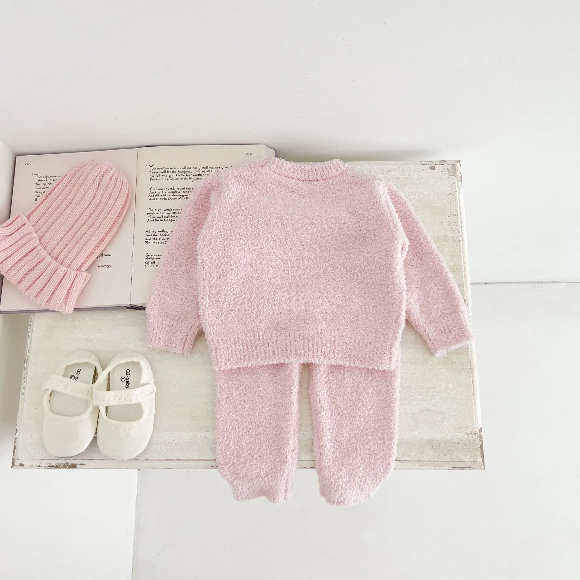 Conjunto de dos piezas de pijama de otoño e invierno para bebés y niños, ropa de punto para niñas, pantalones y top de terciopelo cálido con estampado de perro rosa, ideal para casa